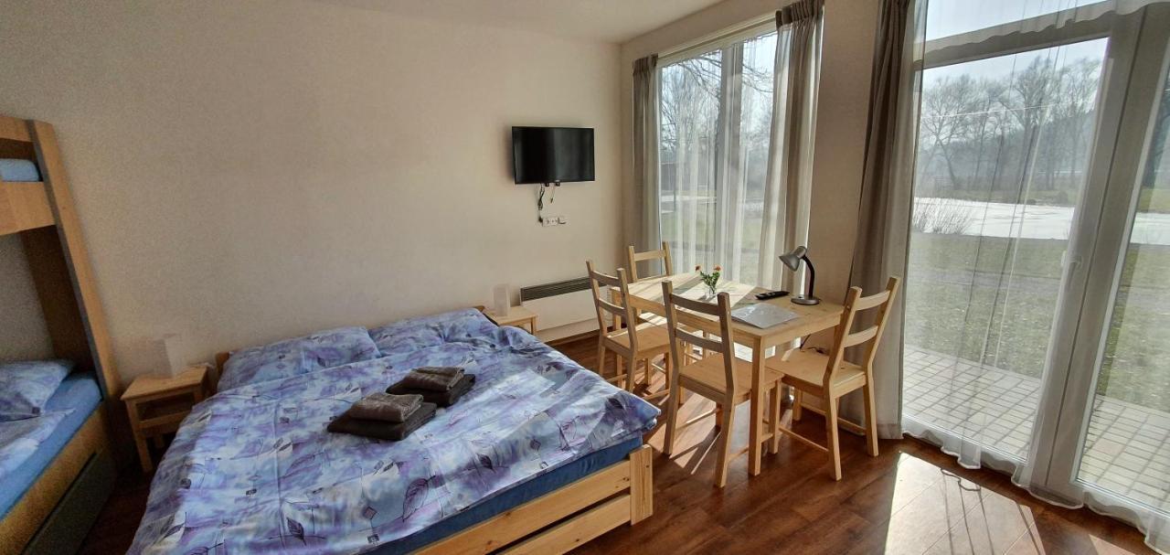 Penzion Amfík Bukovina Popovice  Esterno foto