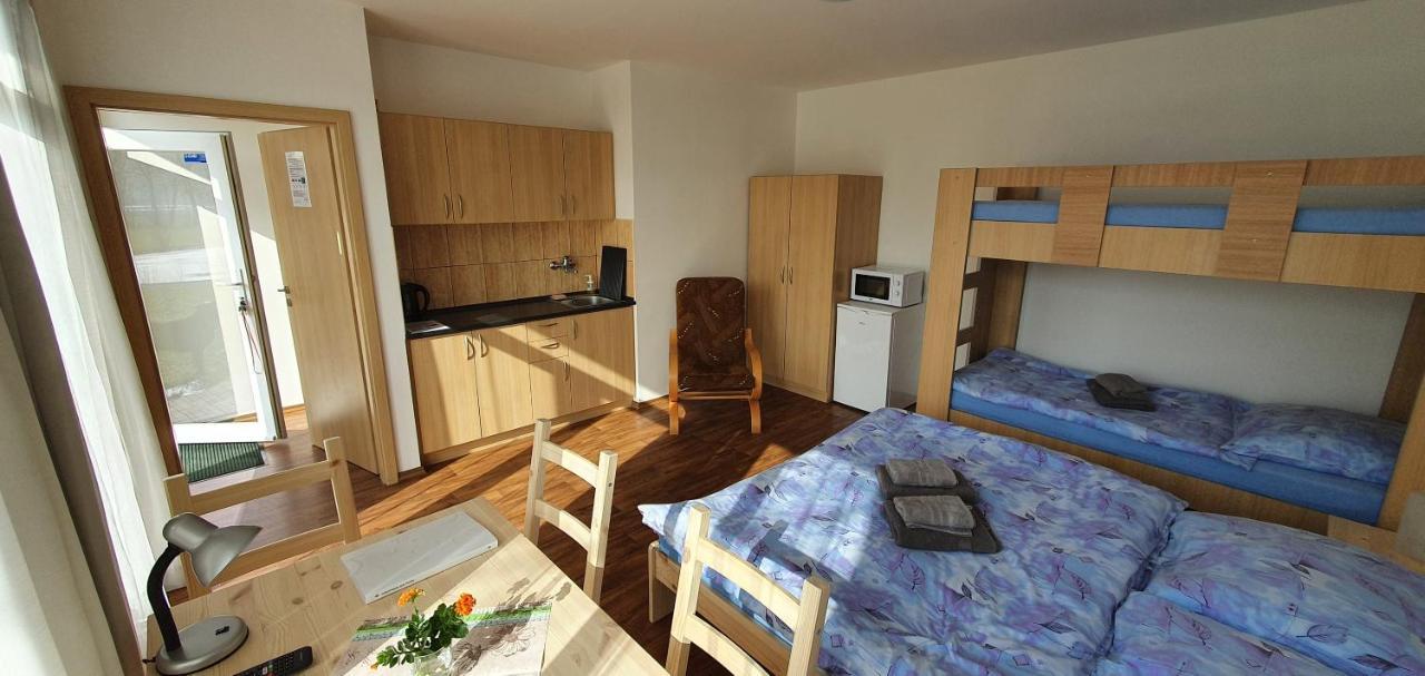 Penzion Amfík Bukovina Popovice  Esterno foto