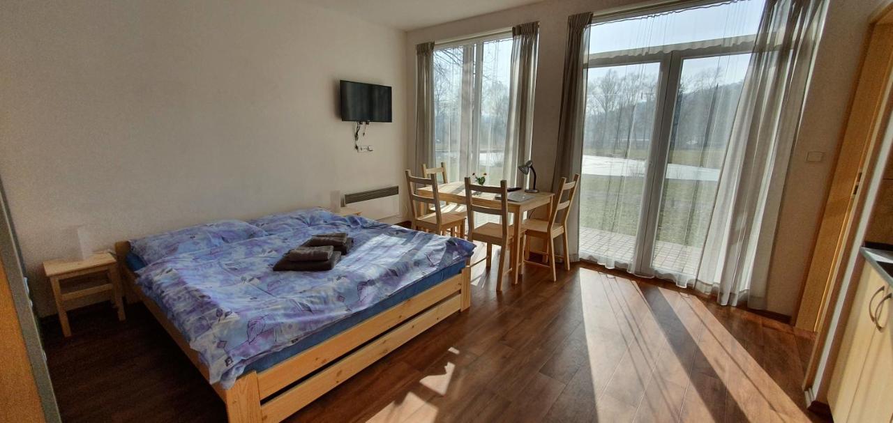 Penzion Amfík Bukovina Popovice  Esterno foto