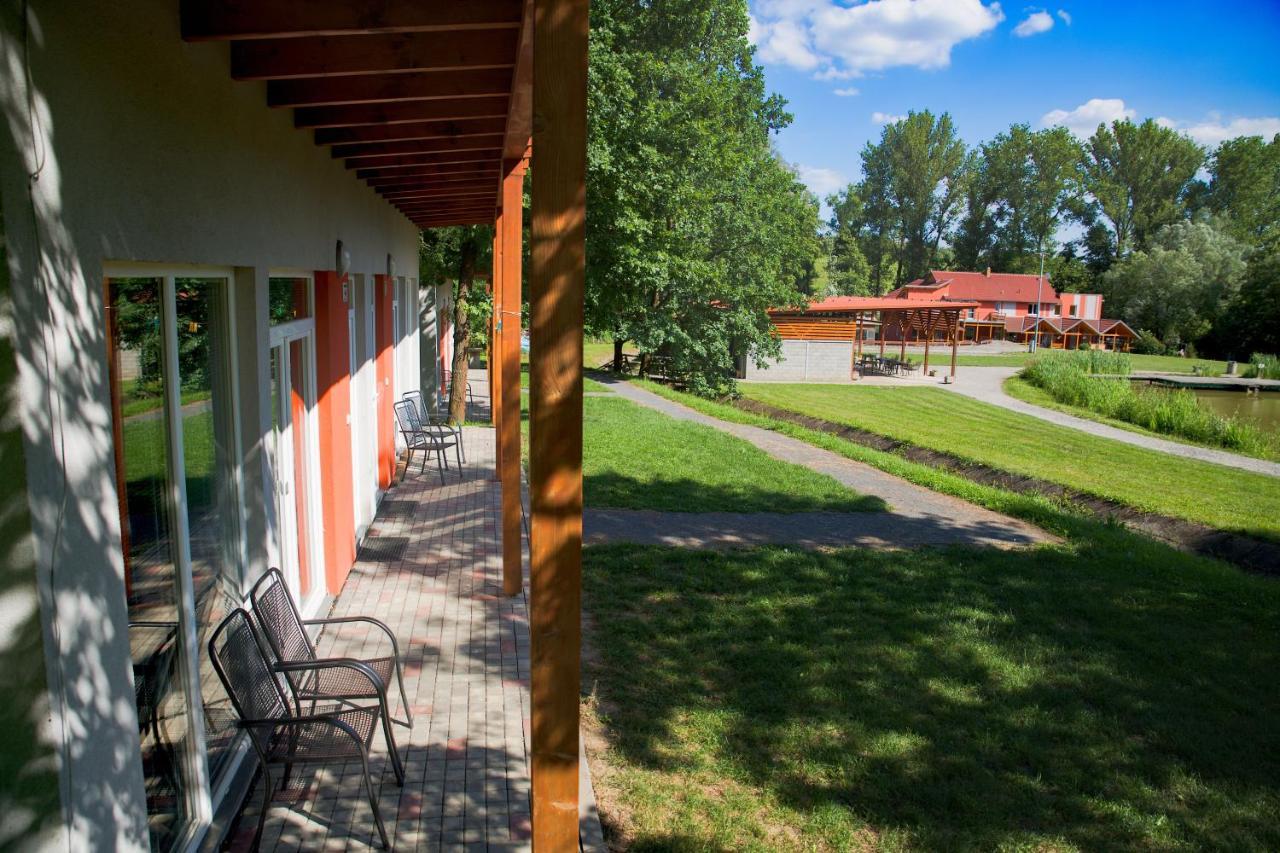 Penzion Amfík Bukovina Popovice  Esterno foto